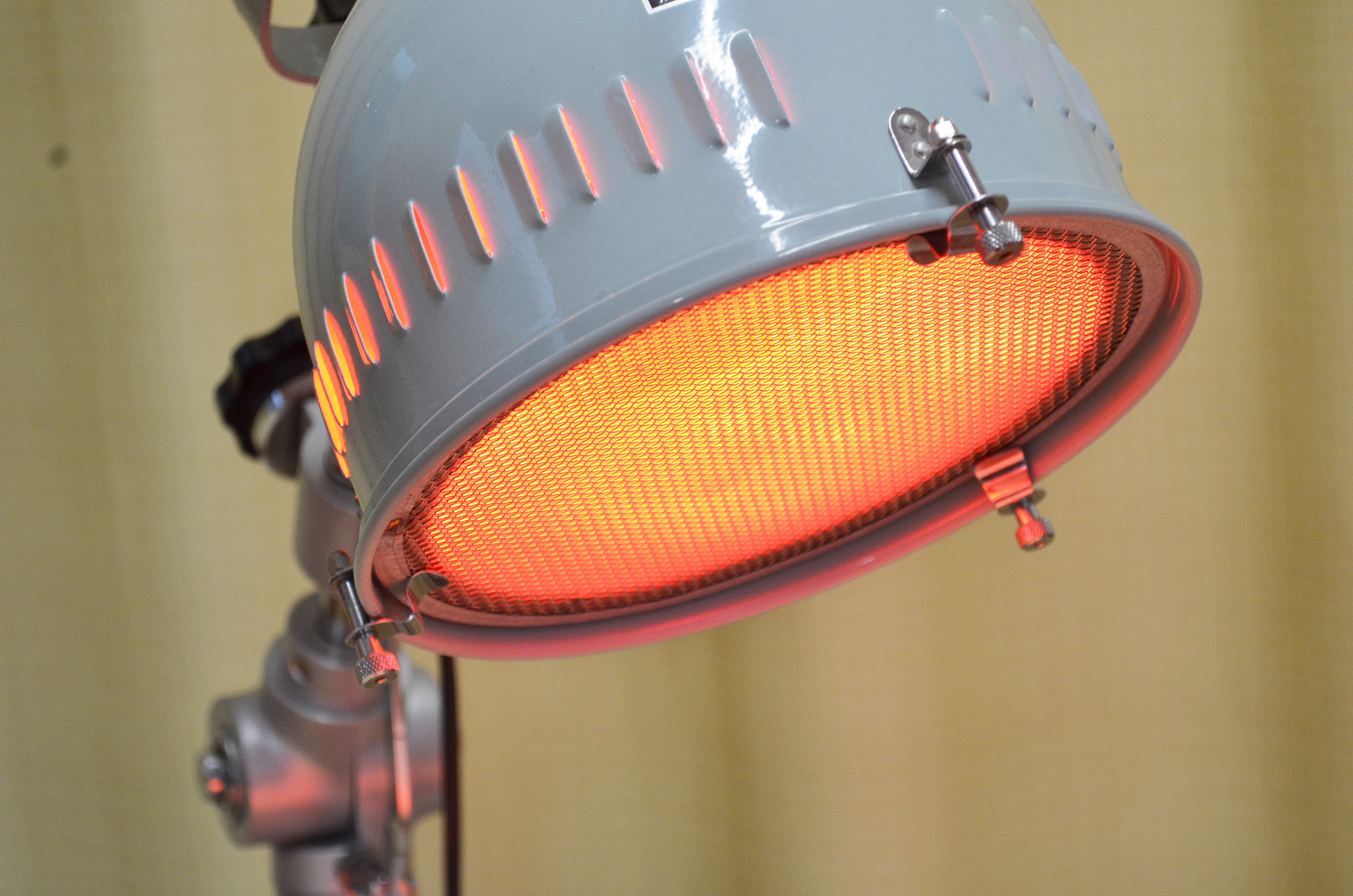 赤外線ランプの写真：赤外線ランプで身体を芯から暖めます2